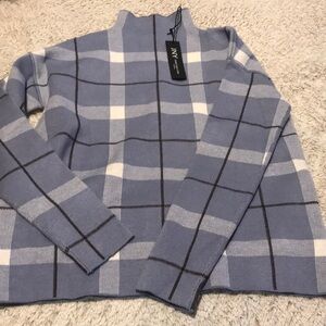 Beautiful ladies Jones of New York sweater size extra small never worn.